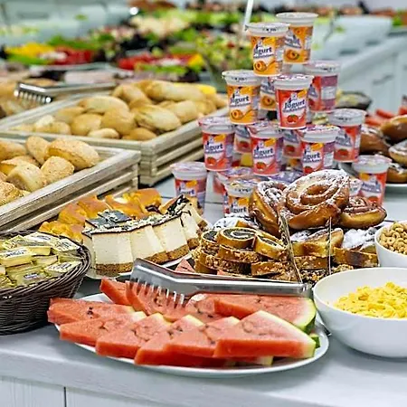 Zamek Na Piasku - Tuz Przy Plazy Bed & Breakfast 4*